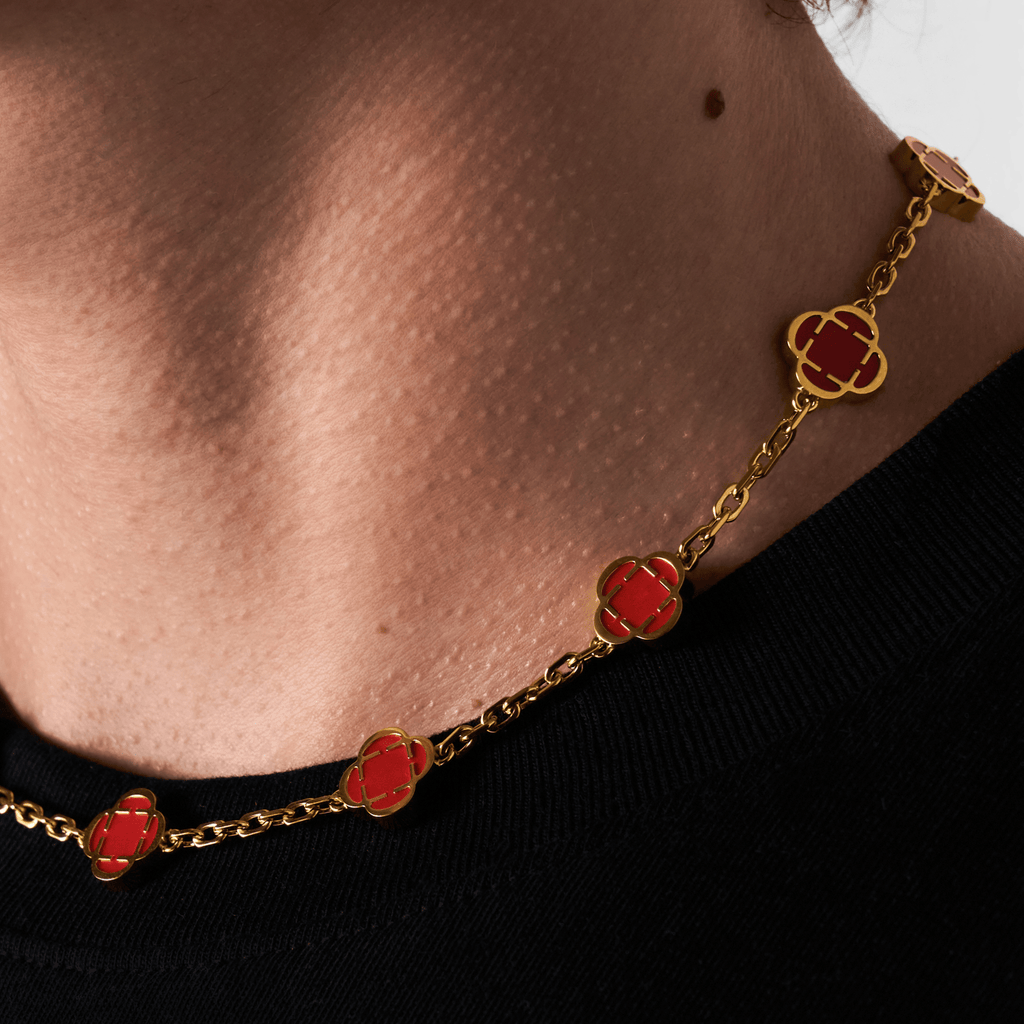 Light Red Clover Stone Necklace (Gold)